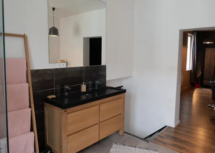 Le Petit Boulanger, Grand 70 M2, Garage Disponible